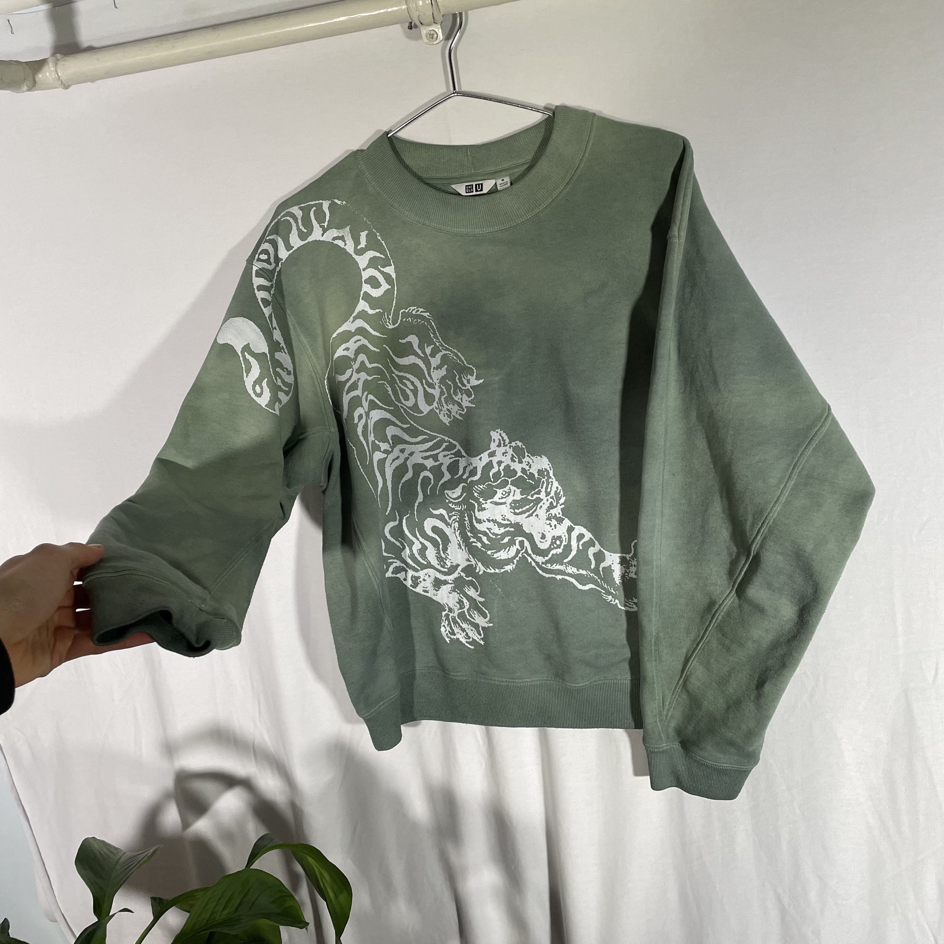 Uniqlo Uniqlo Green Sweatshirt Tiger alt rare y2k streetwear custom Size US M / EU 48-50 / 2 - 2 Thumbnail