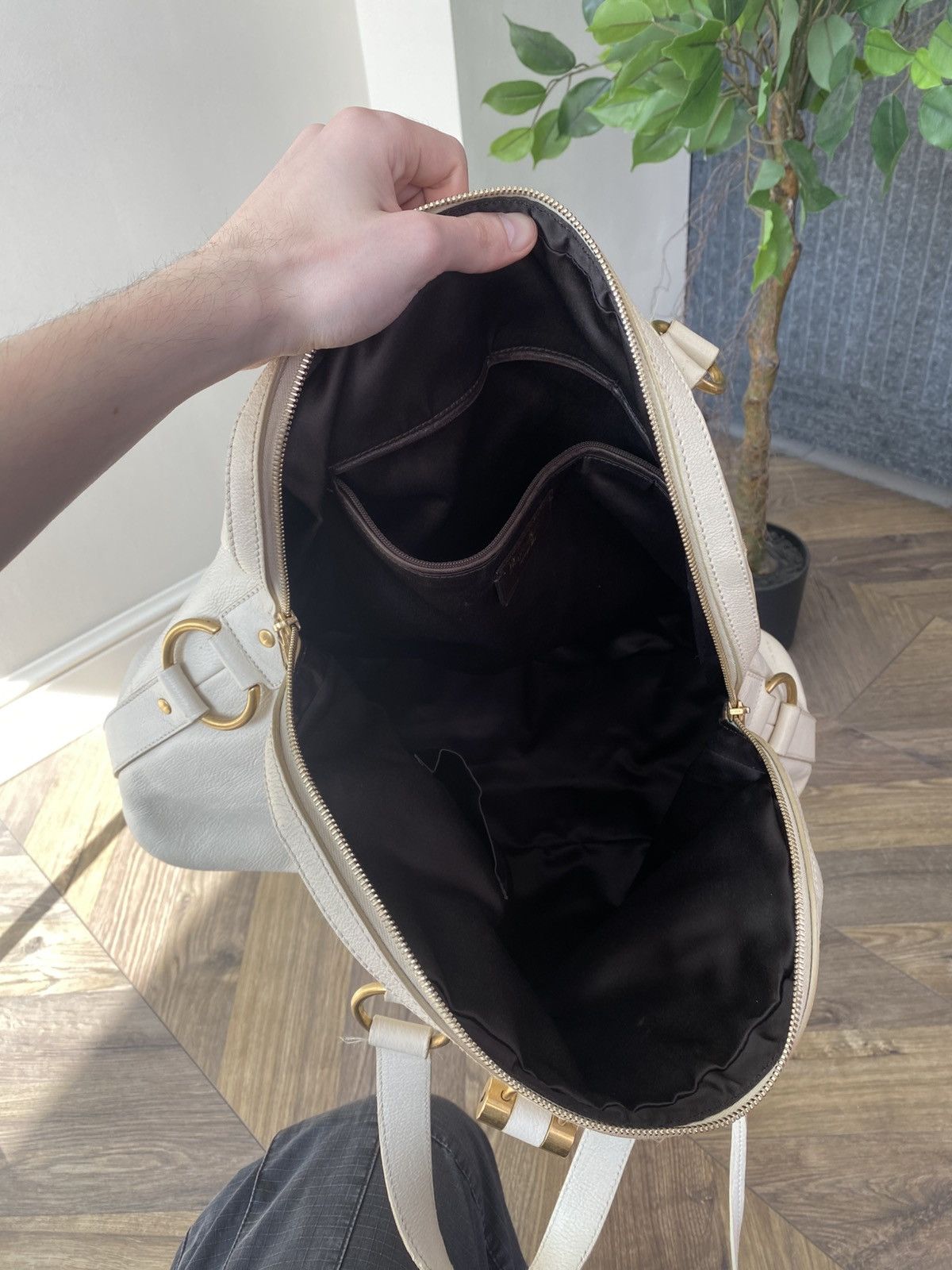 Yves Saint Laurent Vintage Yves Saint Laurent Cream Leather "Large Muse" Bag Size ONE SIZE - 21 Thumbnail