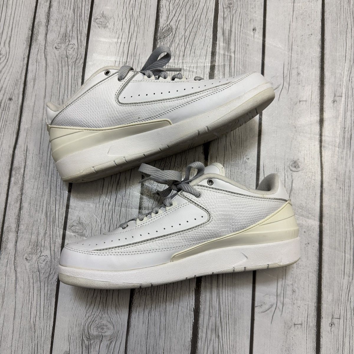 Jordan Brand × Vintage Vintage Air Jordan 2 Retro Low “White Varsity Maize” 2005 Size US 8.5 / EU 41-42 - 2 Thumbnail