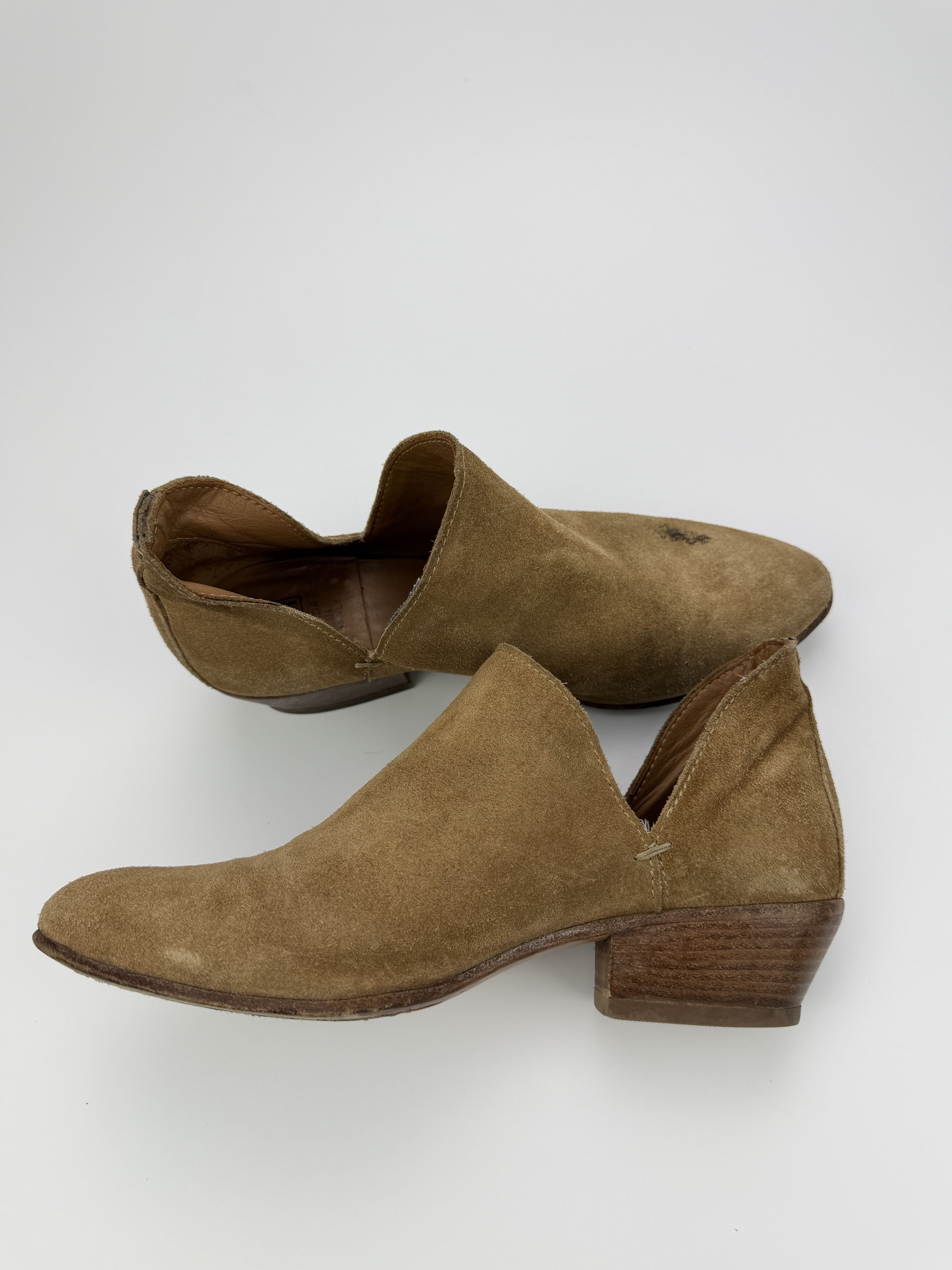 MoMA Moma Beige Suede Ankle Boots Side Slid Pointed Toes Size US 6 / IT 36 - 8 Thumbnail