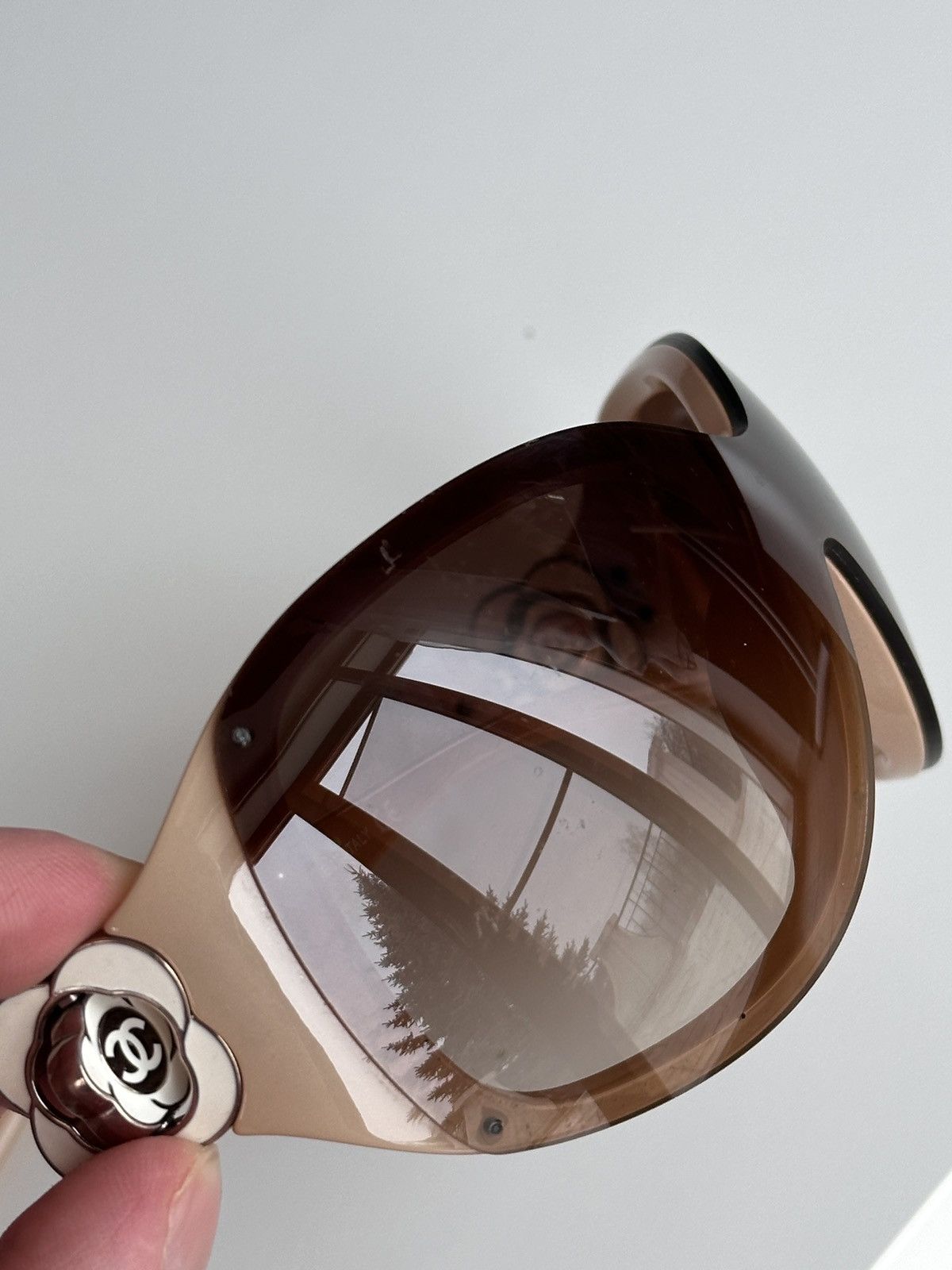 Chanel CHANEL Oval CC Camellia Logo Beige Sunglasses 6032 Size ONE SIZE - 10 Thumbnail