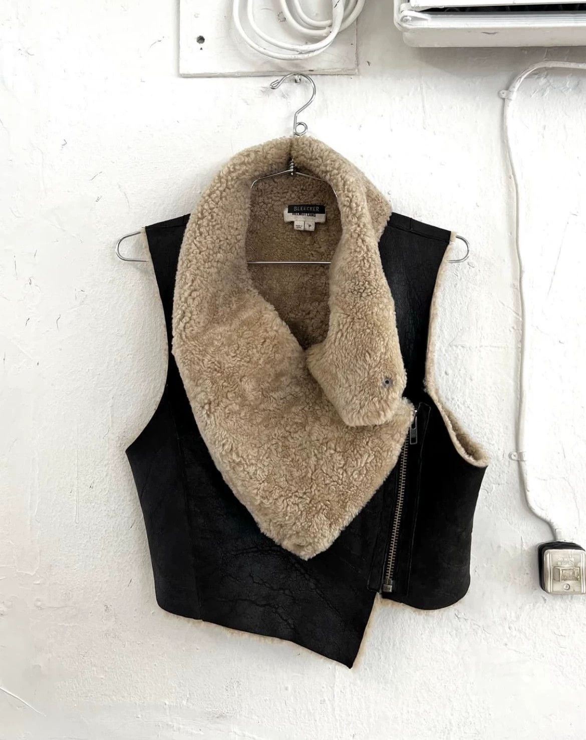Helmut Lang Helmut Lang lambskin shearling vest Size S / US 4 / IT 40 - 2 Thumbnail