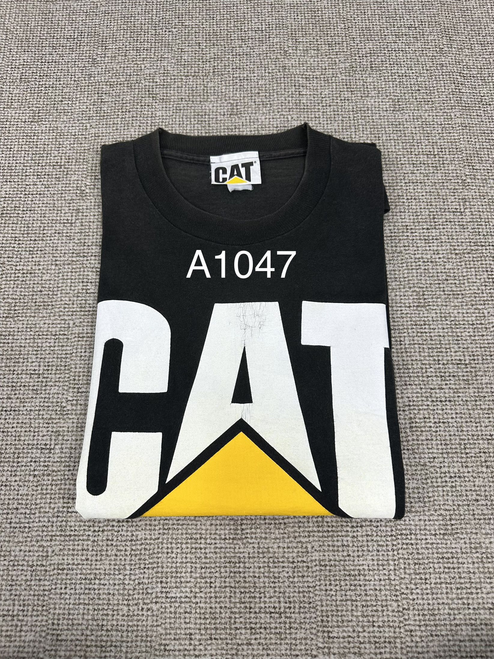 Caterpillar Vintage 90s Caterpillar Big Logo Tshirt A1048 Size US L / EU 52-54 / 3 - 14 Thumbnail