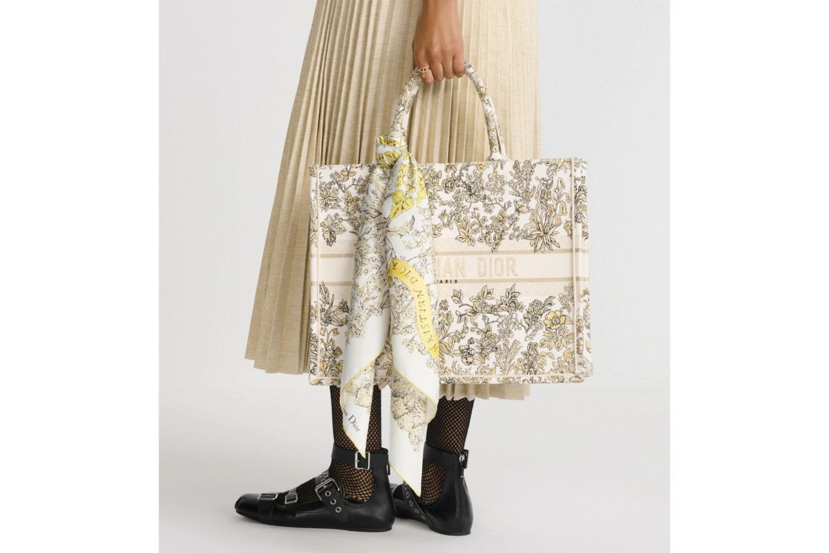 Dior o1bcso1str0226 Size:OS/90 Square Scarf in Golden/White Size ONE SIZE - 3 Thumbnail