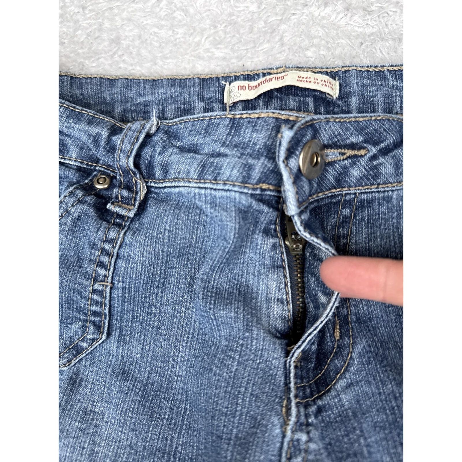 Vintage No Boundaries Jeans Womens Bootcut Jeans Juniors Size 3 Medium Wash Blue 28x31 Low Rise 5-Pocket Denim Stretch Size 26" / US 2 / IT 38 - 5 Thumbnail