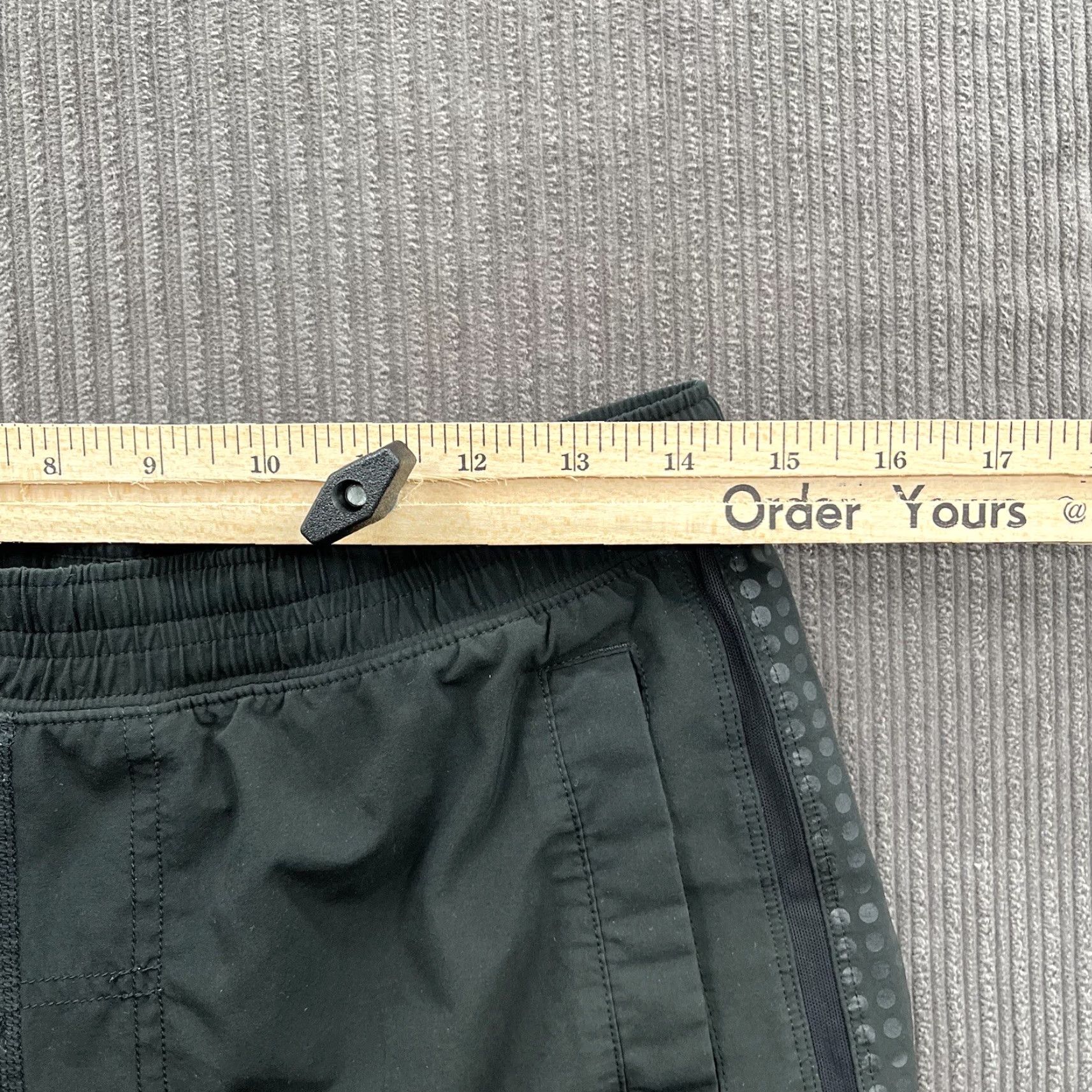 Lululemon Lululemon Men Shorts Size 29 Black Athleisure Gym Training Outdoors Beach Casual Shirt Size US 29 - 3 Thumbnail