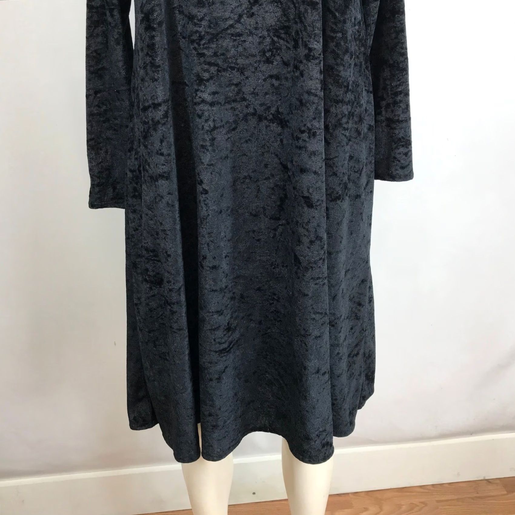 Vintage VINTAGE AVON STYLE Black Velvet Long Sleeve Dress Women Size SM Goth Witch Size S / US 4 / IT 40 - 3 Thumbnail
