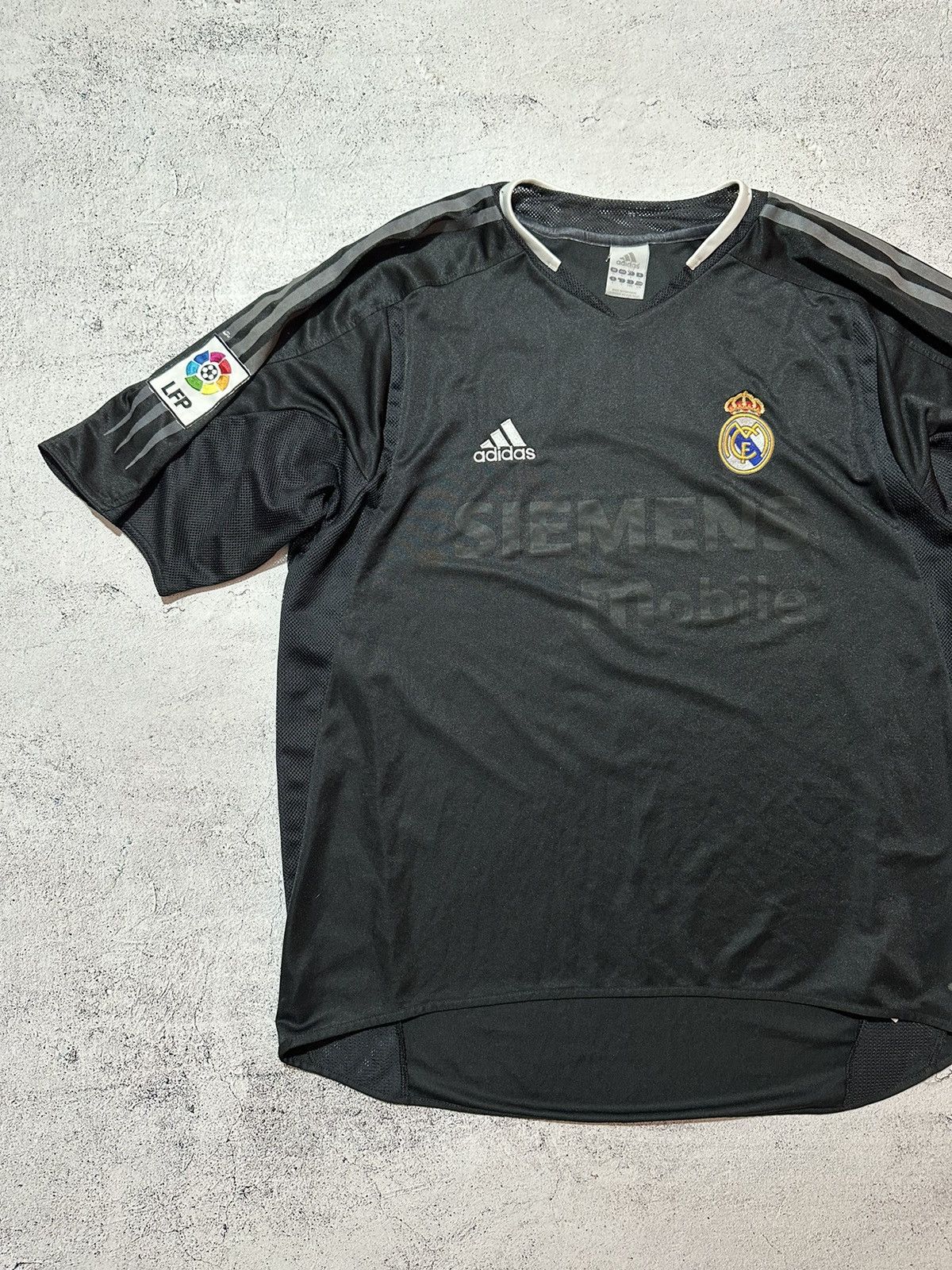 Adidas Real Madrid jersey away 2004 Roberto Carlos Size US L / EU 52-54 / 3 - 5 Thumbnail