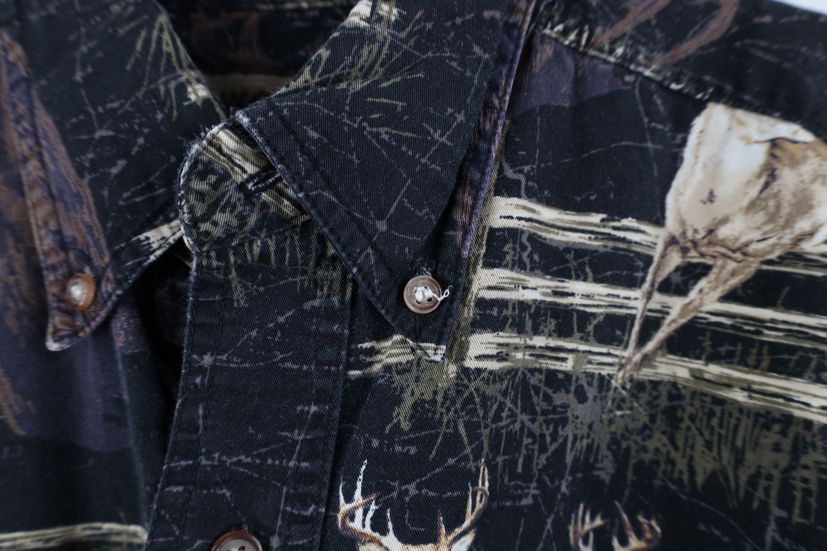 Vintage Vintage 90s Streetwear Deer Buck All Over Print Button Shirt Size US M / EU 48-50 / 2 - 7 Thumbnail