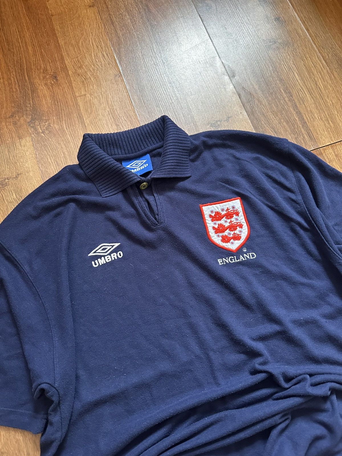 Umbro Vintage Umbro England National Team Navy Polo Jersey Y2K Size US L / EU 52-54 / 3 - 3 Thumbnail