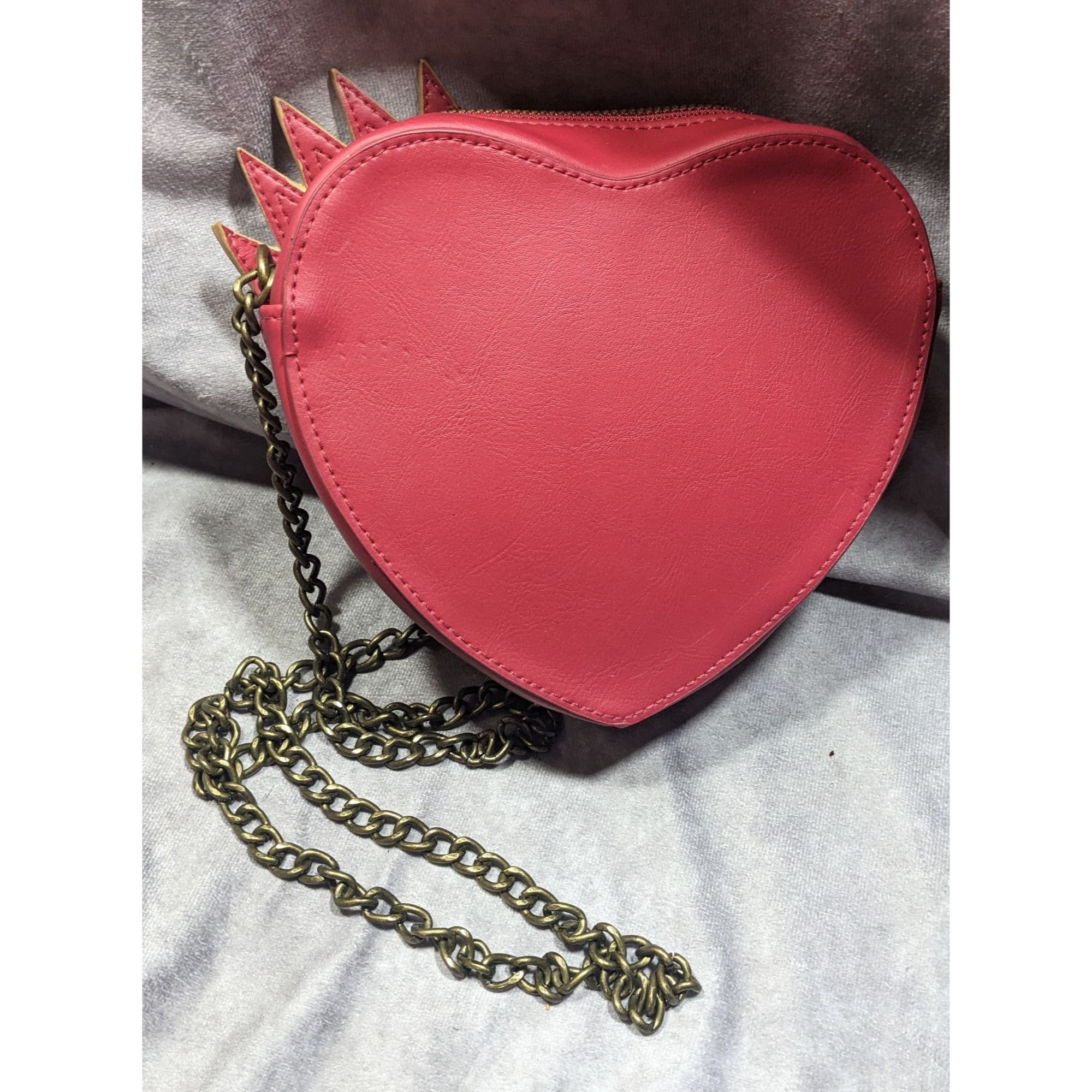 Disney Disney Descendants Evie Heart Crown Purse With Gold Tone Cha Size ONE SIZE - 11 Thumbnail