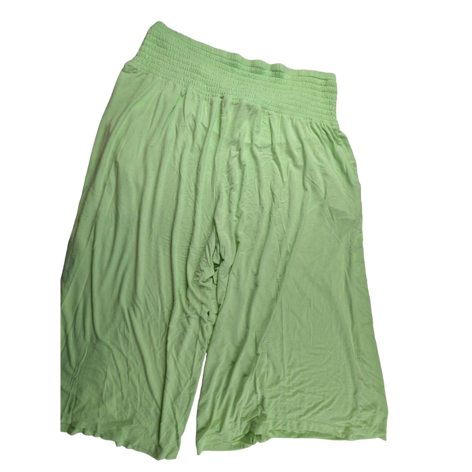 Torrid Torrid Shorts Green Size 2 Solid Pull On Gartered Lightweight Bermuda Preppy Womens Size 26" / US 2 / IT 38 - 4 Thumbnail