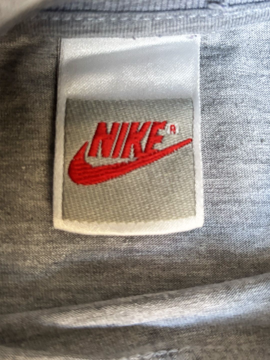 Nike VINTAGE NIKE 90S BIG LOGO BIG FOOT RARE T-SHIRT TEE Y2K Size US M / EU 48-50 / 2 - 8 Thumbnail