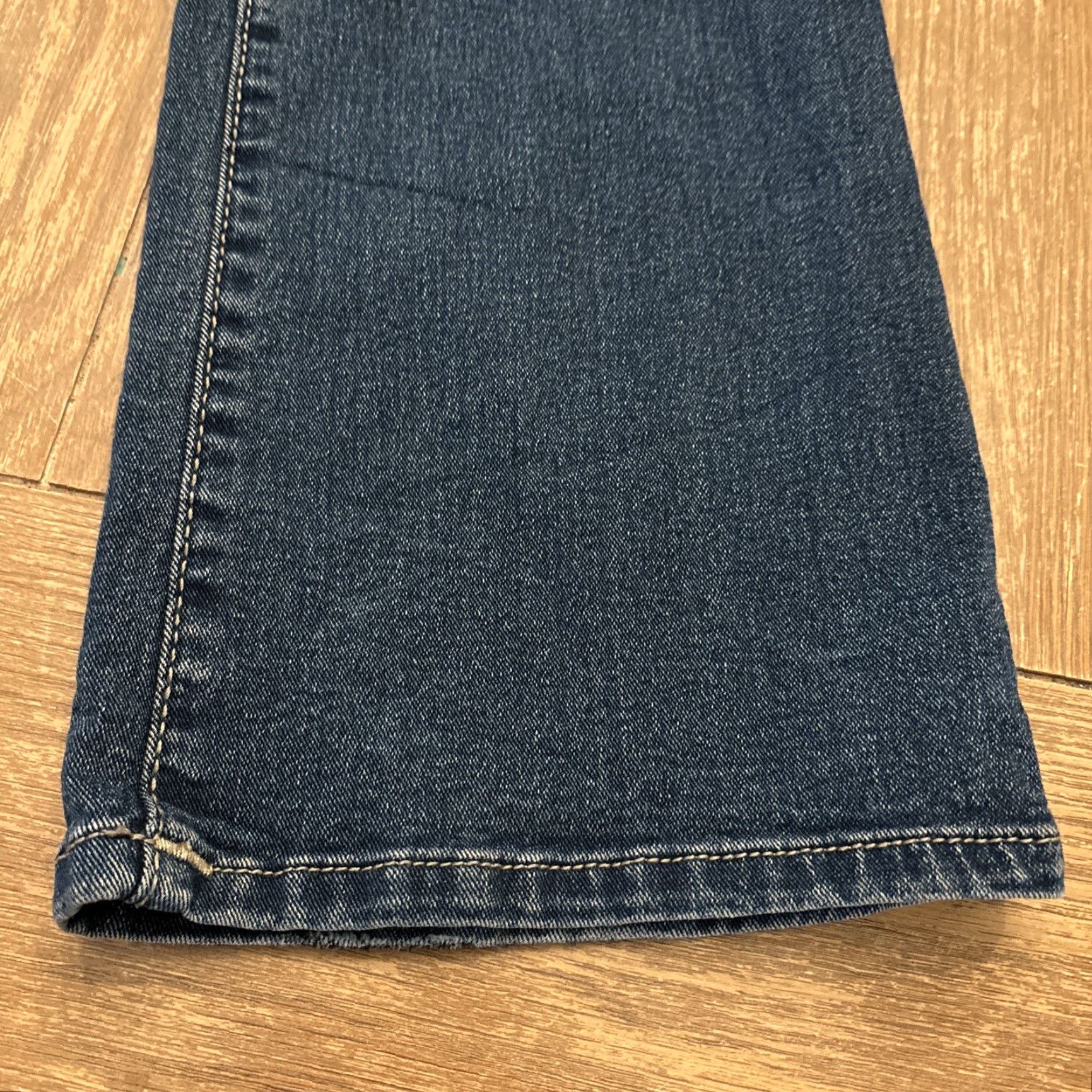 True Religion True Religion Becca Bootcut Jeans Mid Rise Medium Wash Womens 31 Western Cowgirl Jeans Womens 31 Medium Wash True Religion Bag Not applicable Size 24" / US 00 / IT 34 - 2 Thumbnail