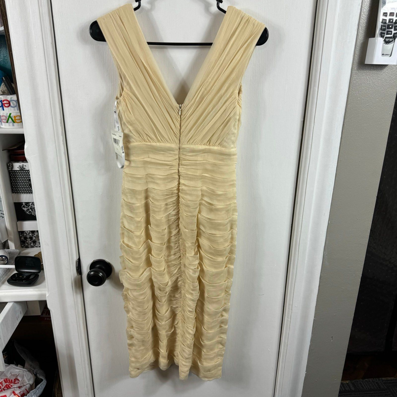Tadashi Shoji TADASHI SHOJI VINTAGE CREAM SILK RUCHED BODYCON DRESS Size XS / US 0-2 / IT 36-38 - 4 Thumbnail