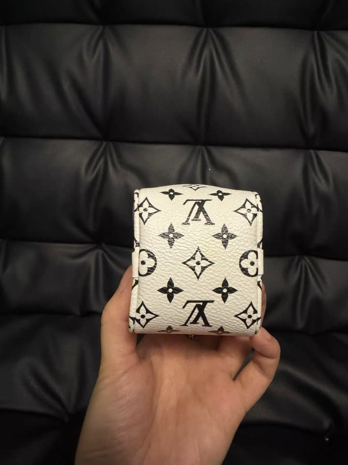 Louis Vuitton Louis Vuitton Monogram Giant Cube coin pouch bag Size ONE SIZE - 6 Thumbnail