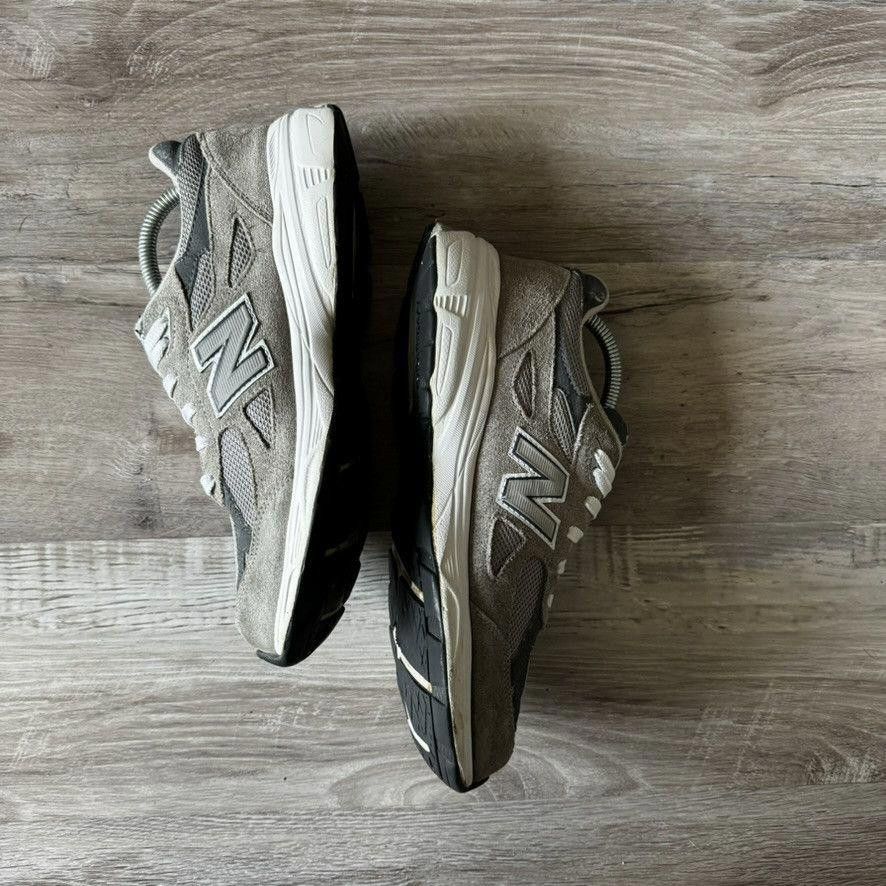 New Balance NEW BALANCE • 990v3 Big Kid "Grey" (7M) Size US 7 / EU 40 - 10 Thumbnail