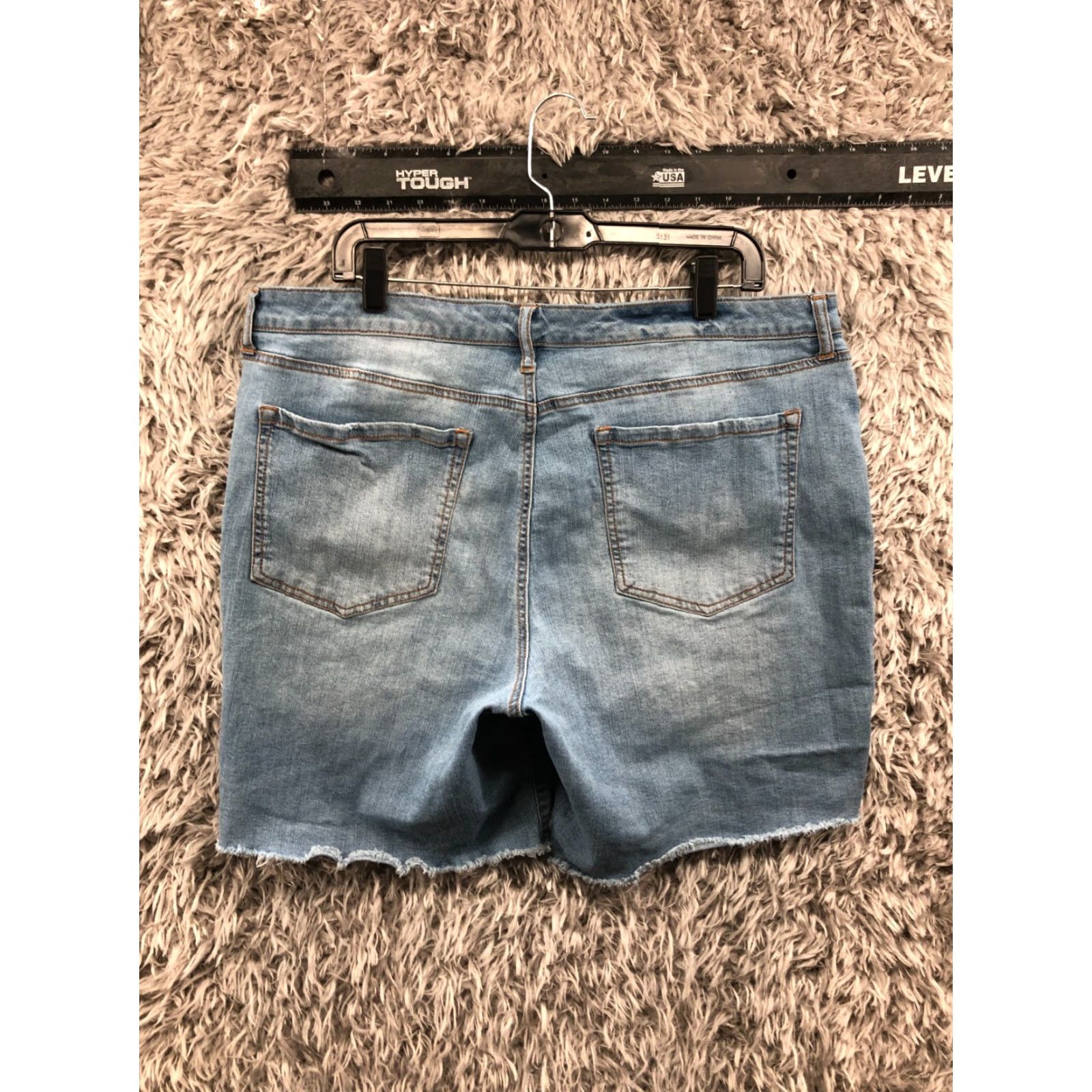 Energie Energie Shorts Womens Plus Size 18 Mid Rise Medium Wash Blue Raw Hem Denim 5-Pocket Logo Size 40" / US 18 - 4 Thumbnail