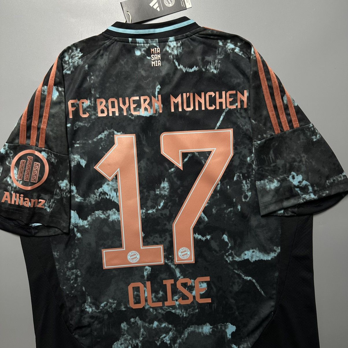 Vintage BAYERN ADIDAS 2024/2025 FOOTBALL AWAY JERSEY #17 OLISE Size US L / EU 52-54 / 3 - 10 Thumbnail