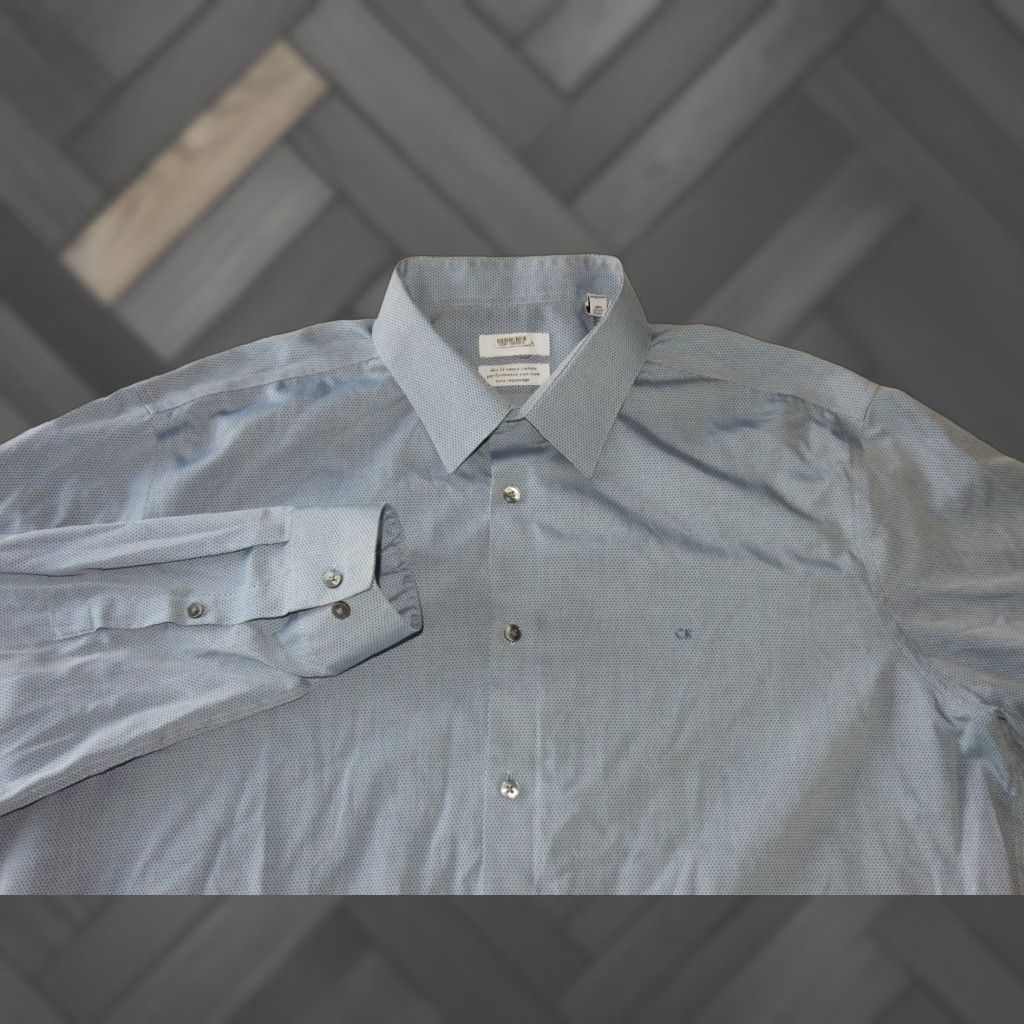 Calvin Klein VINTAGE Calvin Klein Dress Shirt Men 17.5 Slim Fit Blue Polka Dot 33/32 Regular Size 17.5 - Mens Dress Shirt Size 46R - 1 Thumbnail