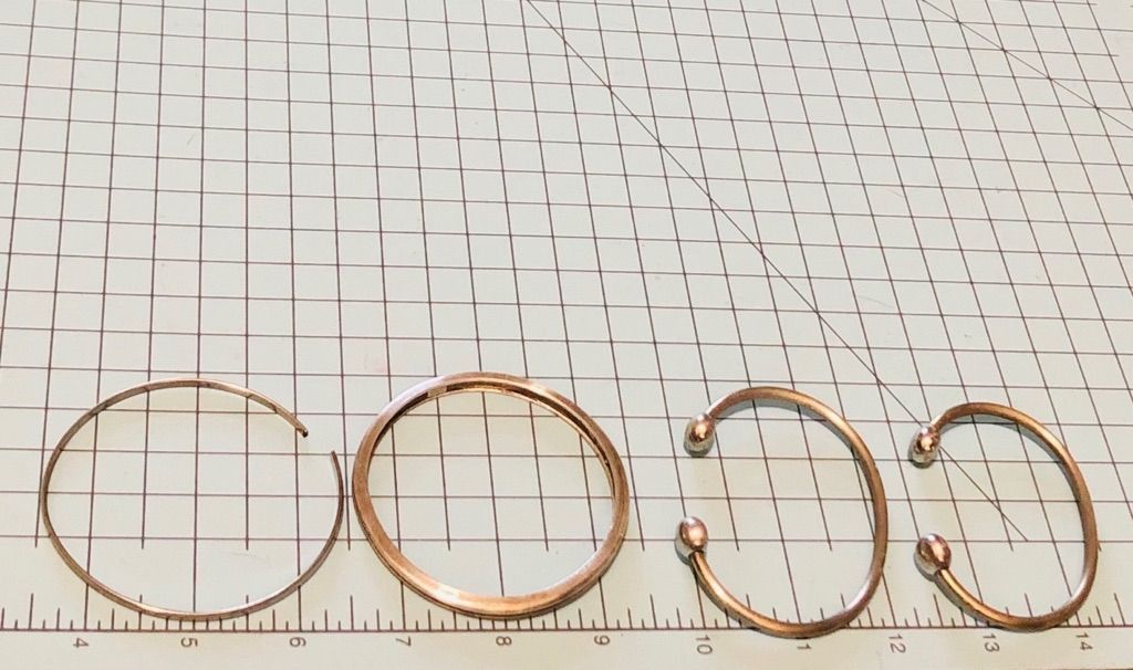 Vintage Vintage Gold Metal Bangle Bracelets Set of 4 Fashion Jewelry Size ONE SIZE - 5 Thumbnail