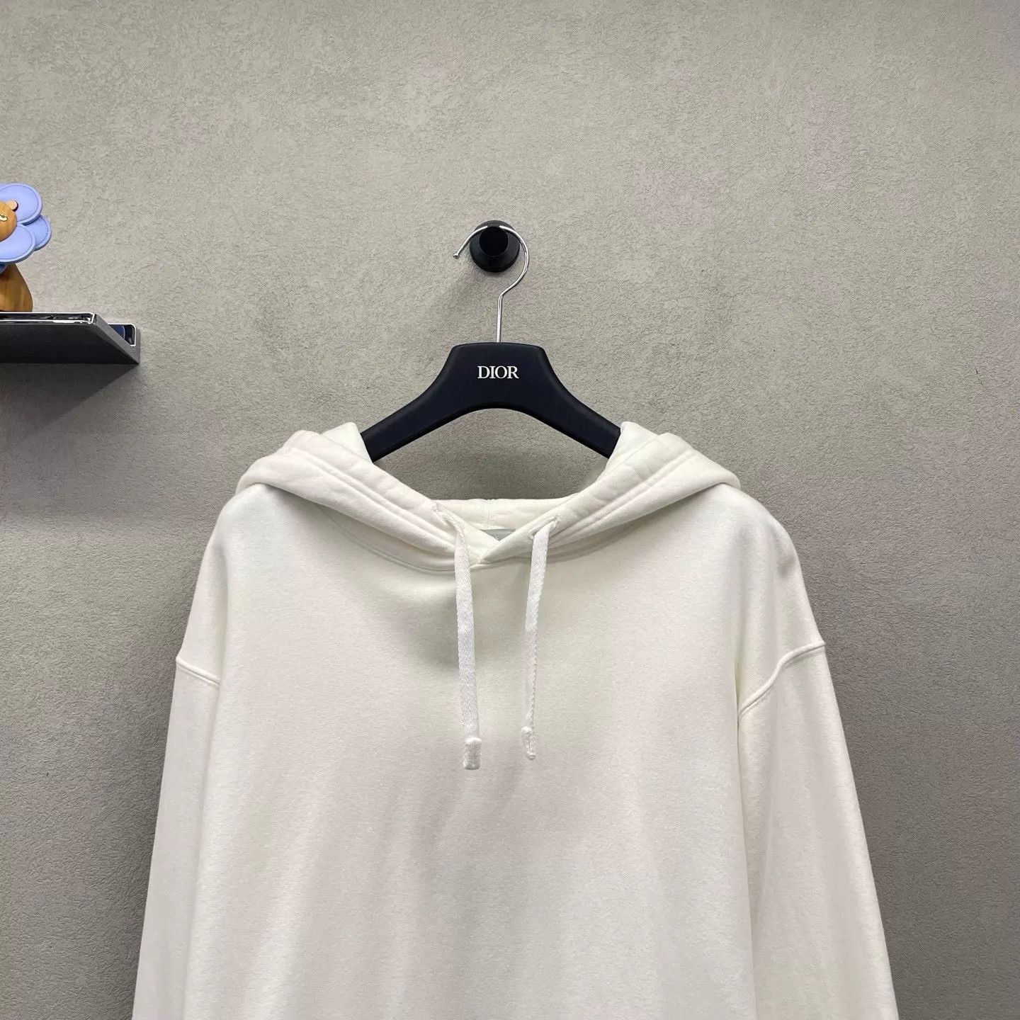 Dior DIOR White Hoodie XL Minimalist Casual Luxury Size US XL / EU 56 / 4 - 4 Thumbnail