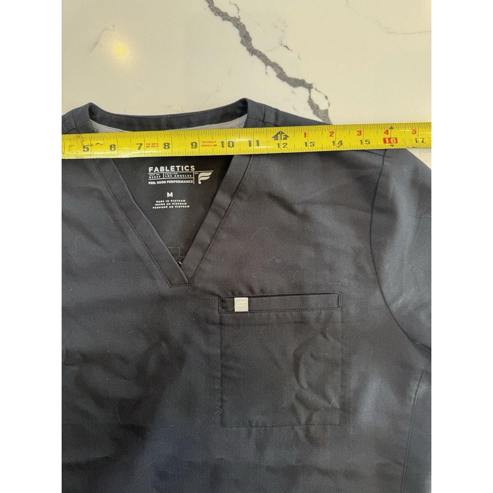 Fabletics Fabletics Scrub Top Womens M Black V-Neck Stretch pocket Size US M / EU 48-50 / 2 - 5 Thumbnail