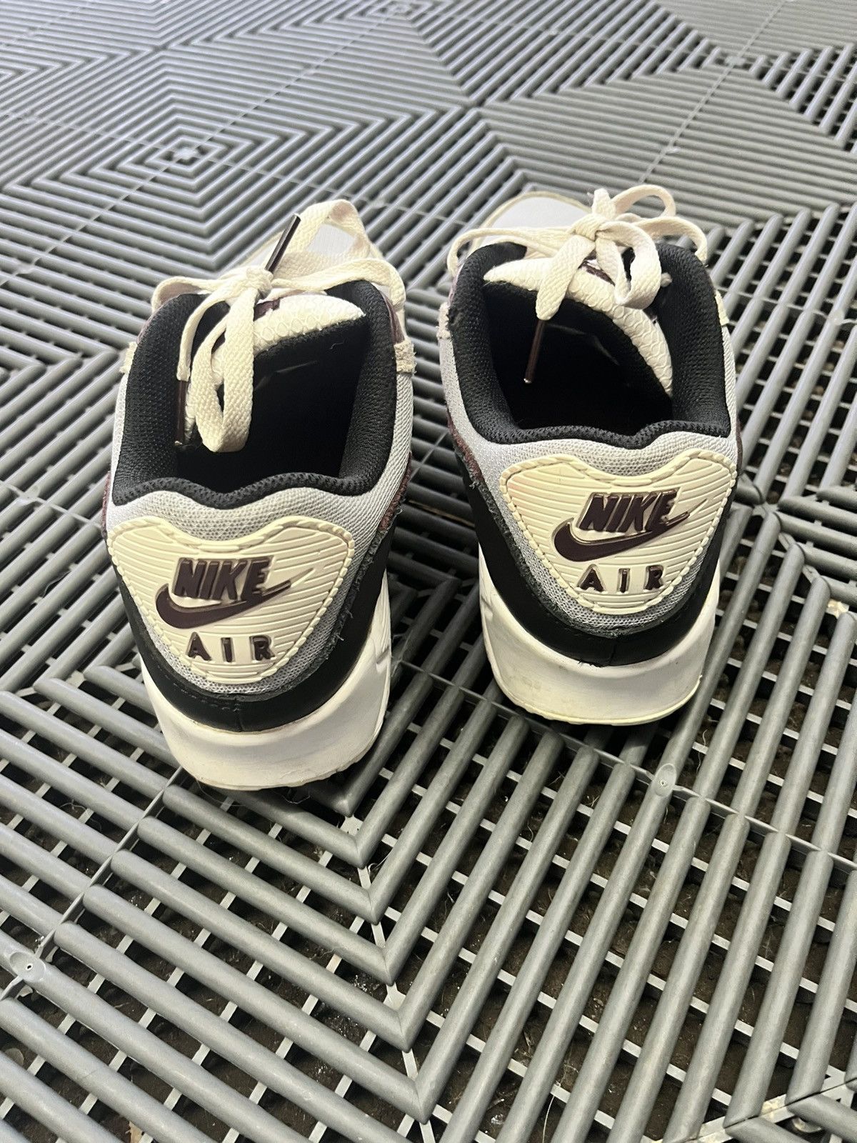 Nike Nike Air Max 90 Size US 9 / EU 42 - 4 Thumbnail