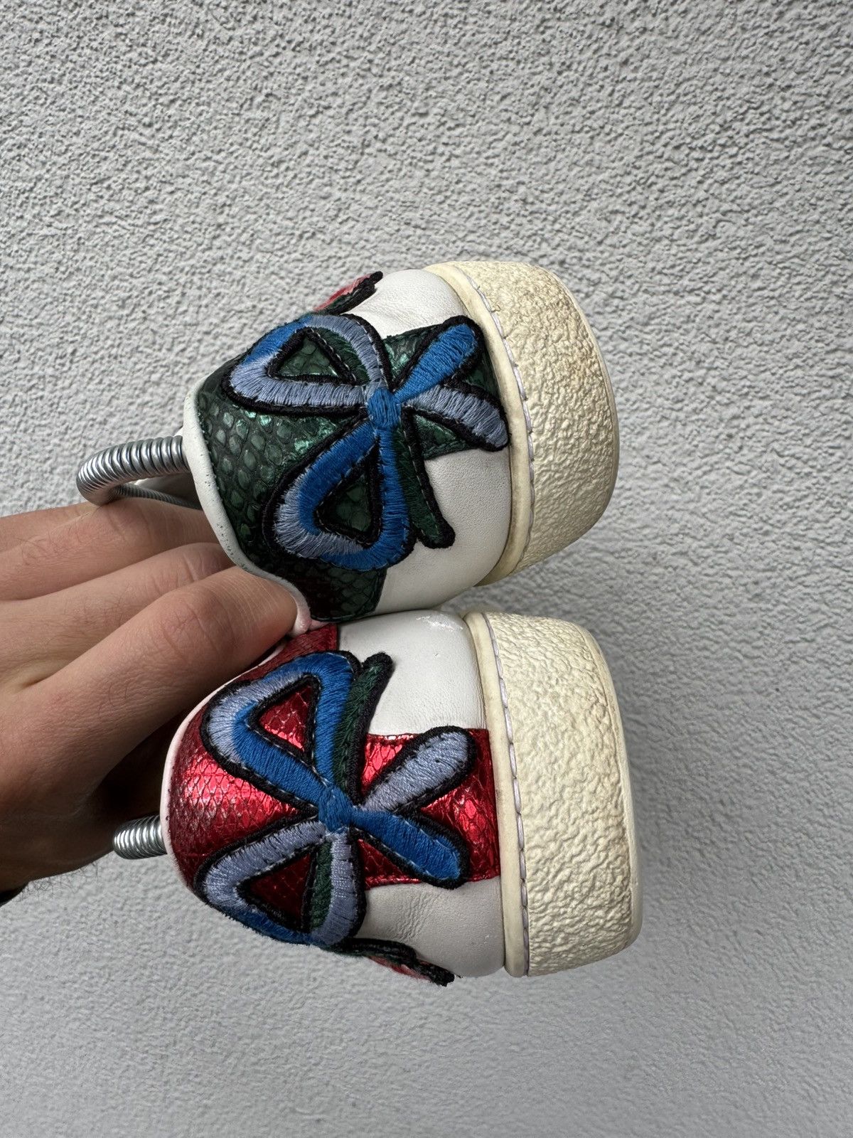 Gucci Gucci Authentic White Floral sneakers Size 36 Size US 6 / IT 36 - 12 Thumbnail