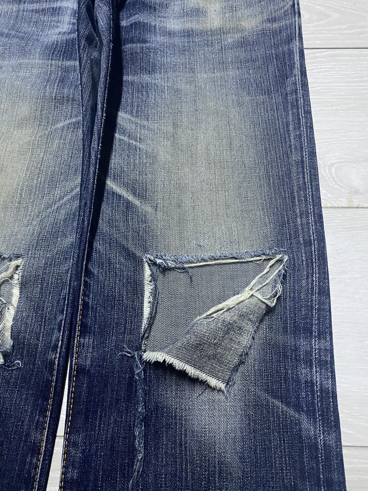 Edwin Vintage Edwin 502 Blue Wash Distressed Jeans Size US 31 - 8 Thumbnail