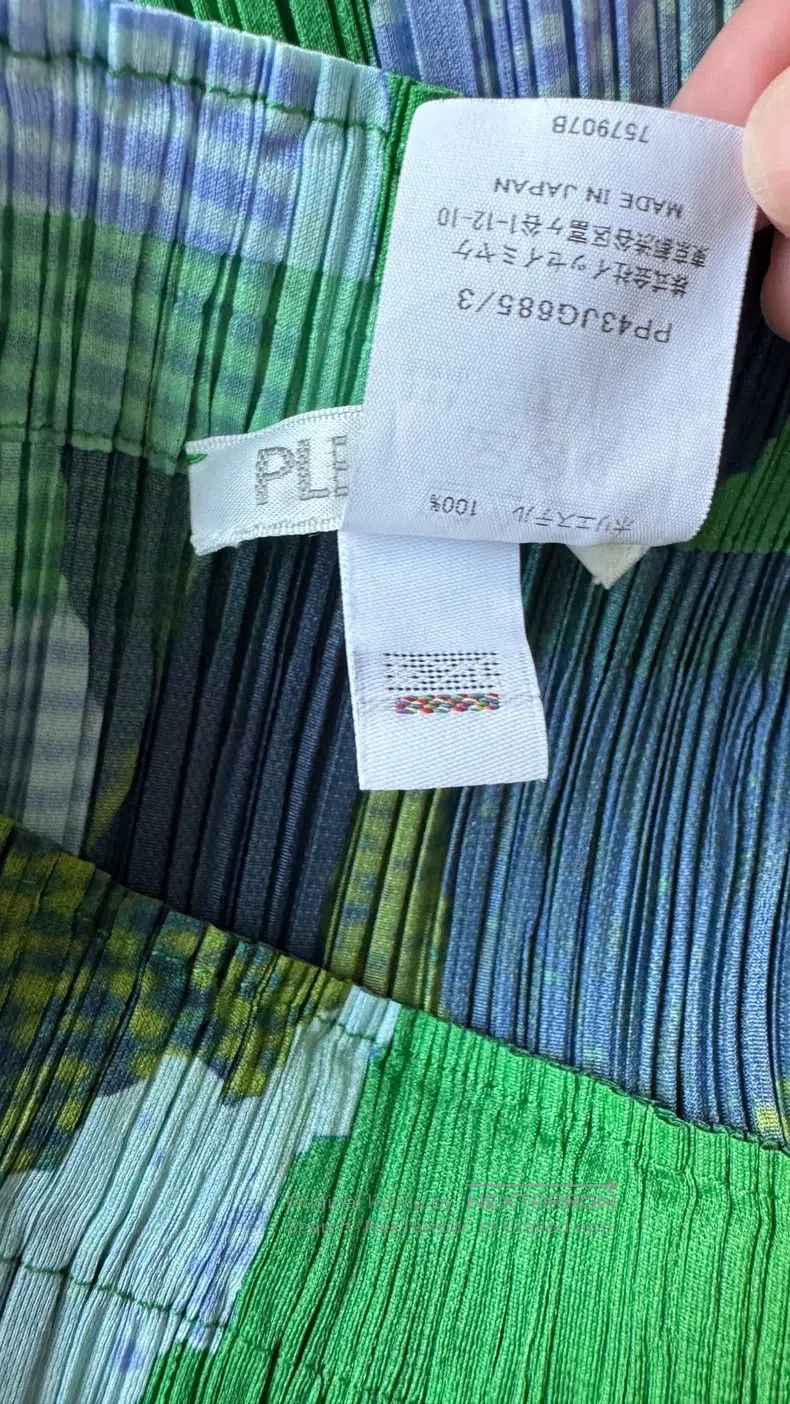 Issey Miyake Issey Miyake size:3 Green Meteorite Midi Skirt Size 22" - 4 Thumbnail