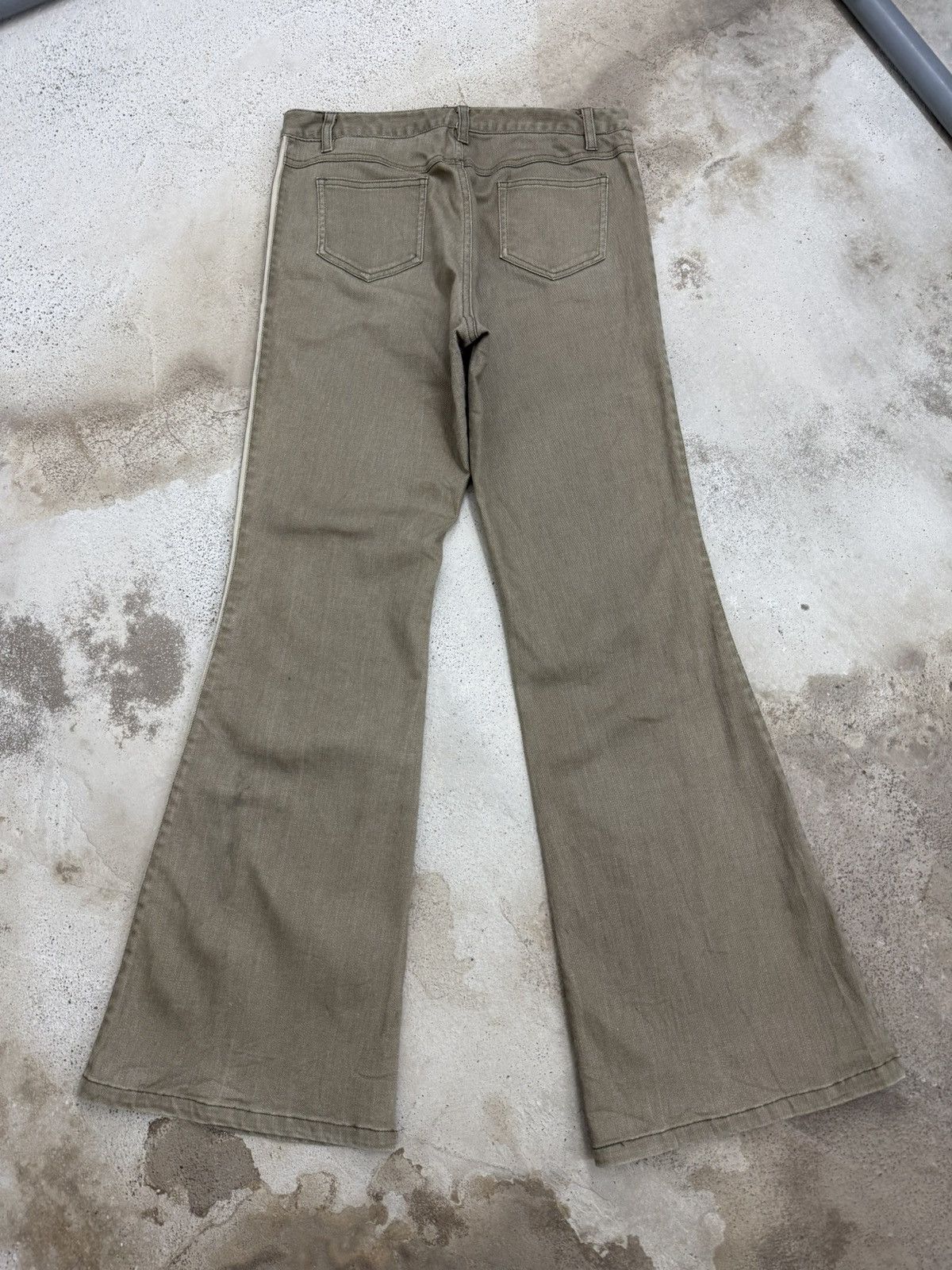 Japanese Brand Heart Shape Flare Stonewashed Unisex Denim Pants Size US 28 / EU 44 - 2 Thumbnail