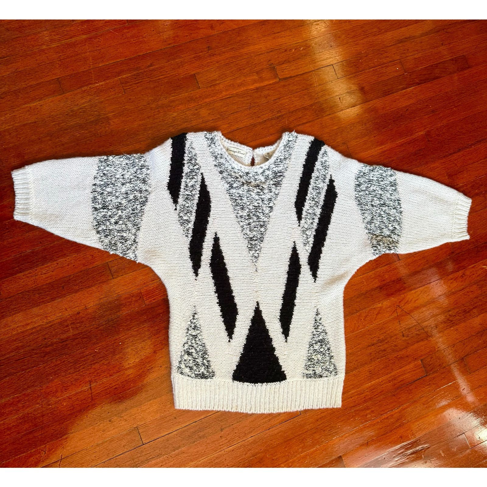 Vintage Vintage 80’s Carriage Court White Black Abstract Sweater Med Size M / US 6-8 / IT 42-44 - 1 Thumbnail