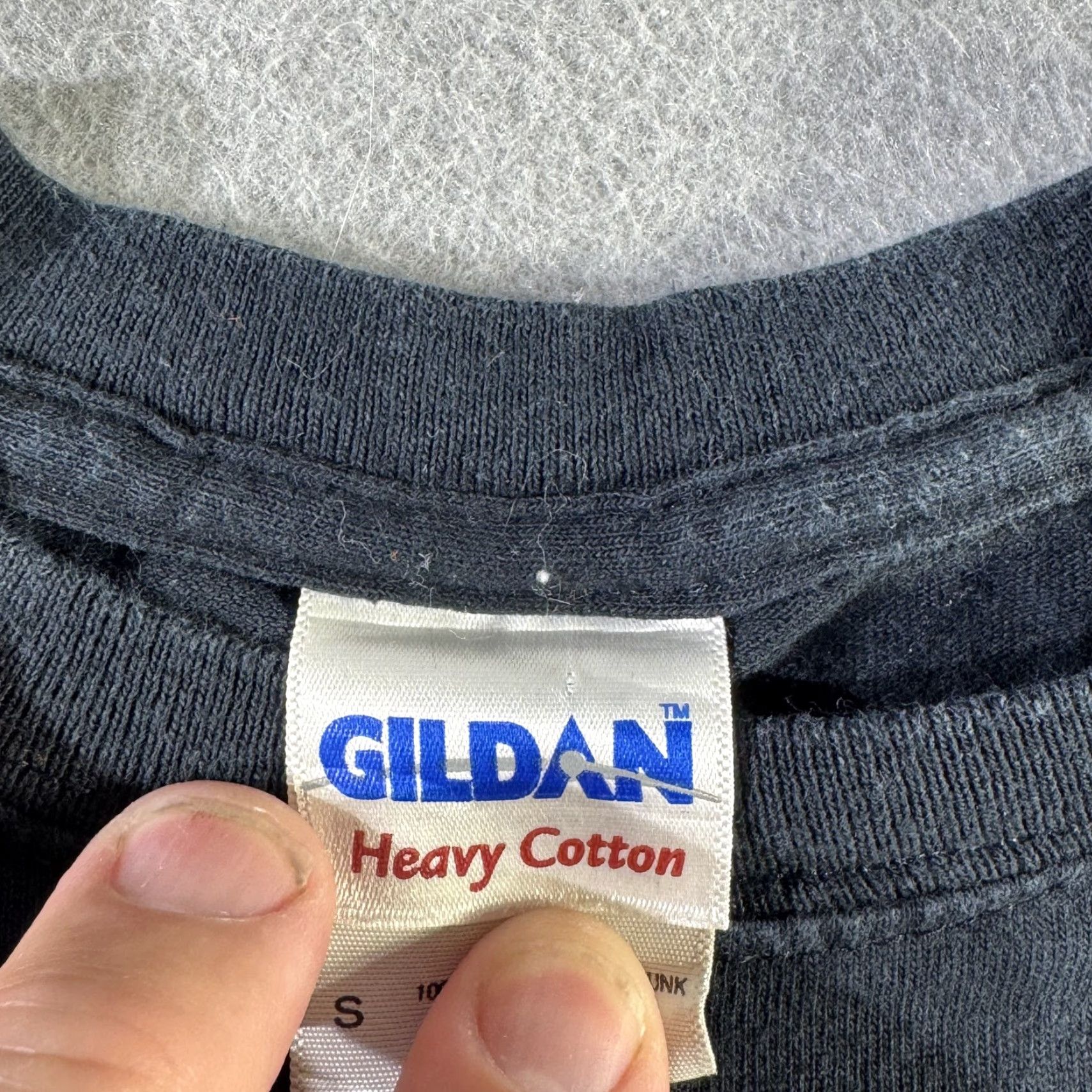 Gildan VINTAGE Gildan Eric Church T-Shirt Mens Small Black American Flag Guitar Concert Tour Country Music Men Size US S / EU 44-46 / 1 - 6 Thumbnail