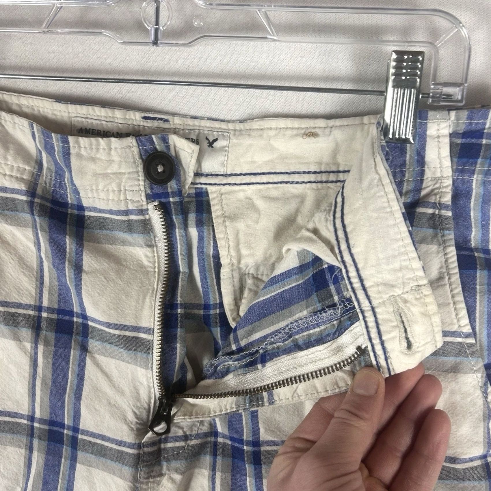 American Eagle Outfitters American Eagle Outfitters Longboard Shorts Mens 33 White Plaid Flat Front Classic Chino Casual 33 in Inseam 11 in (AEO) Size US 33 - 2 Thumbnail