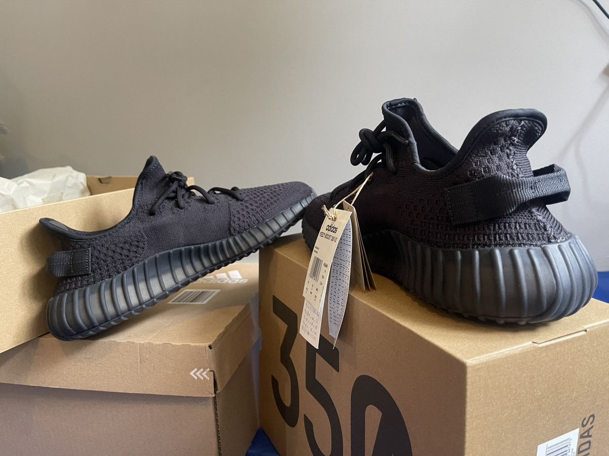 Yeezy Yeezy 350 V2 Onyx V2 Size US 10 / EU 43 - 7 Thumbnail
