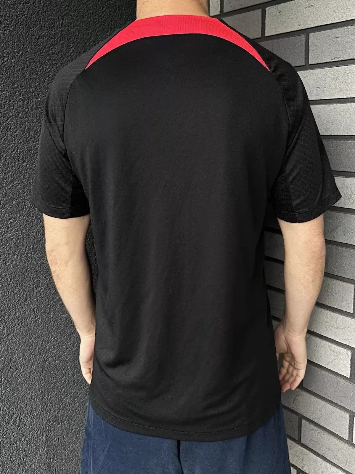 Nike LIVERPOOL TRAINING JERSEY SHIRT SOCCER PRE MATCH NIKE MENS Size US M / EU 48-50 / 2 - 6 Thumbnail