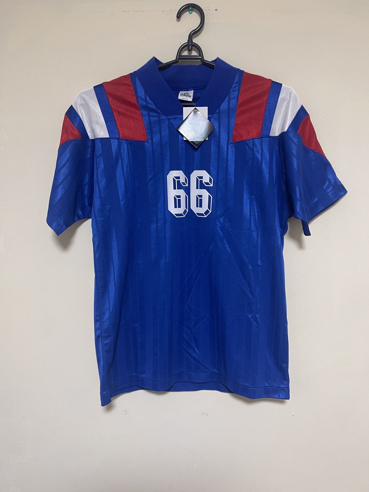 Adidas Adidas sportwear Tshirt Size US L / EU 52-54 / 3 - 1 Thumbnail