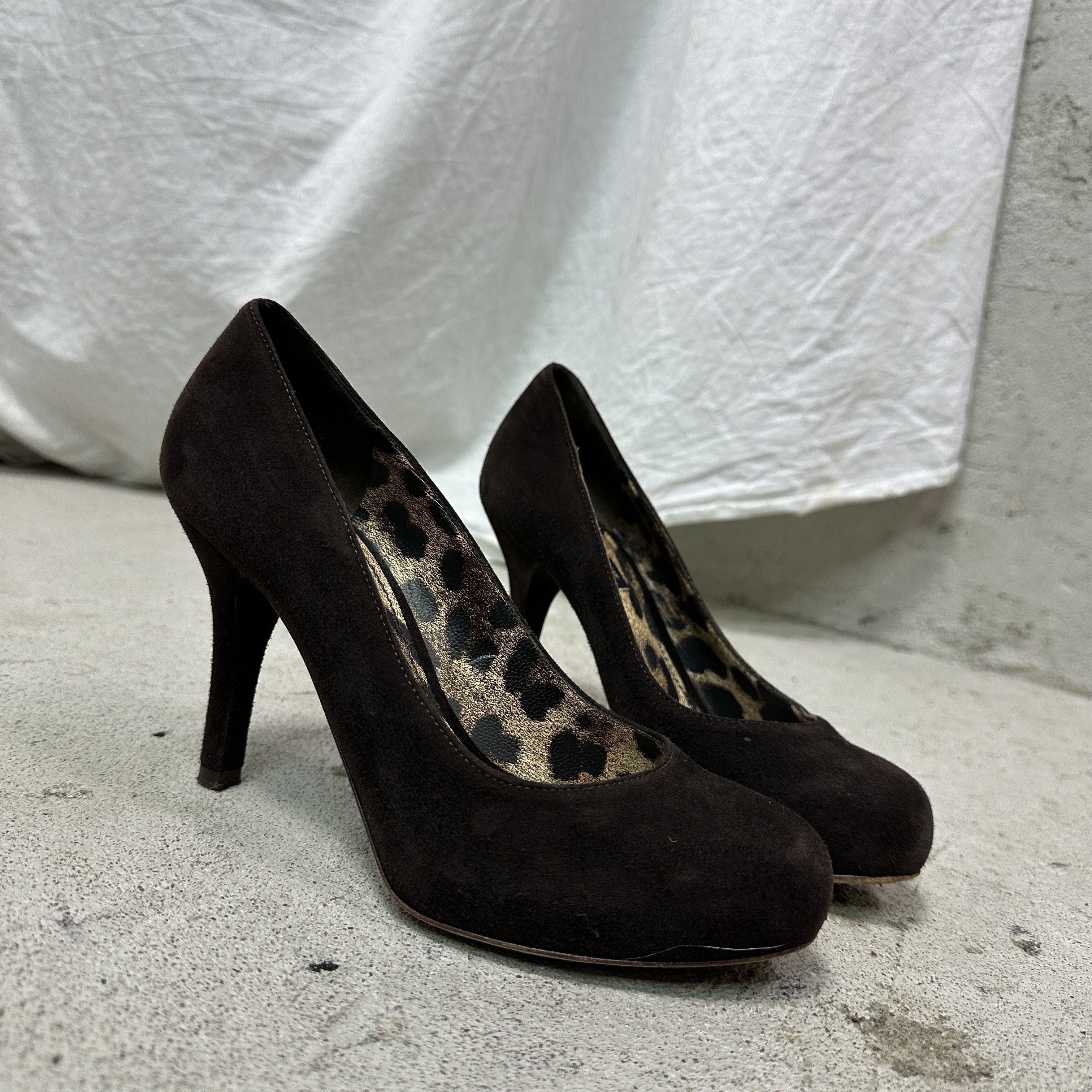 Vintage Vintage Chocolate Brown Suede Dolce & Gabbana Heels Y2K Size US 6 / IT 36 - 2 Thumbnail