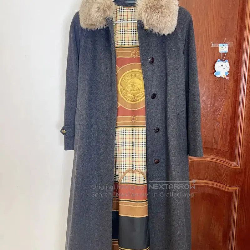 Burberry Burberry Women's Gray Wool Coat with Fur. Size M / US 6-8 / IT 42-44 - 1 Thumbnail