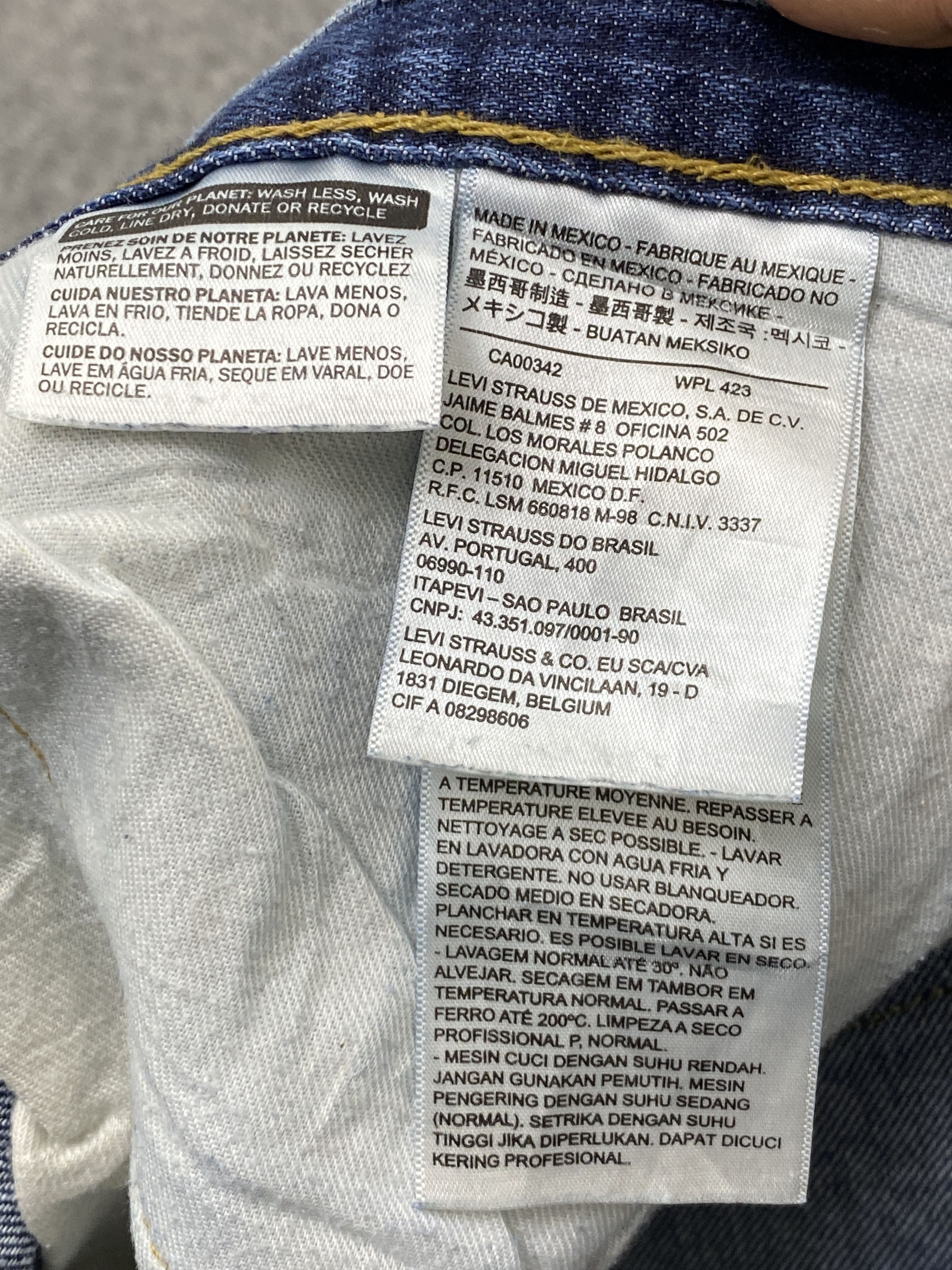 Levi's Vintage Levis 505 Faded Blue Denim Jeans DP2336 Size US 31 - 7 Thumbnail