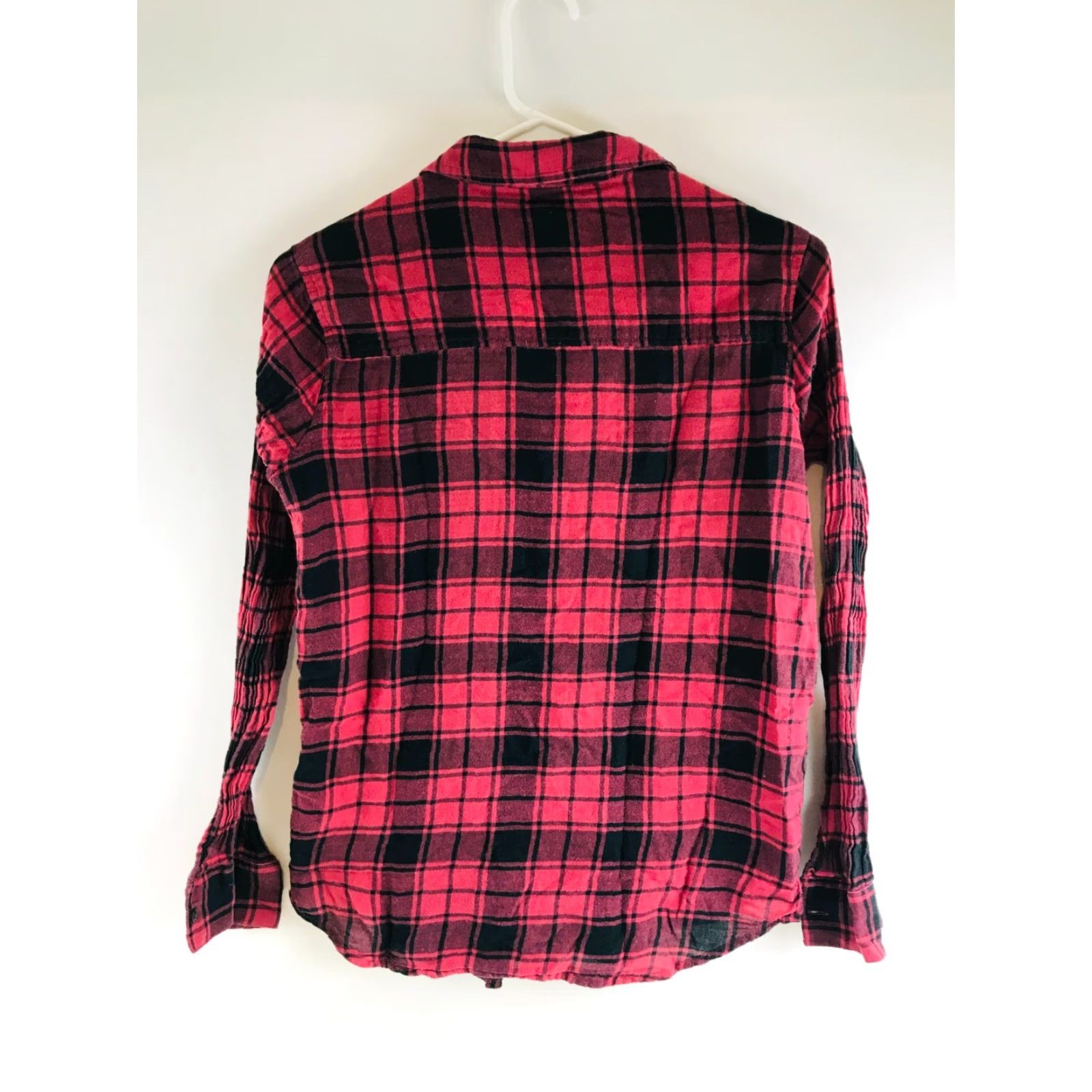 American Eagle Outfitters American Eagle Shirt Women's XS Red Black Plaid Flannel Wrinkled Long Sleeve Button-Up Size XS / US 0-2 / IT 36-38 - 2 Thumbnail
