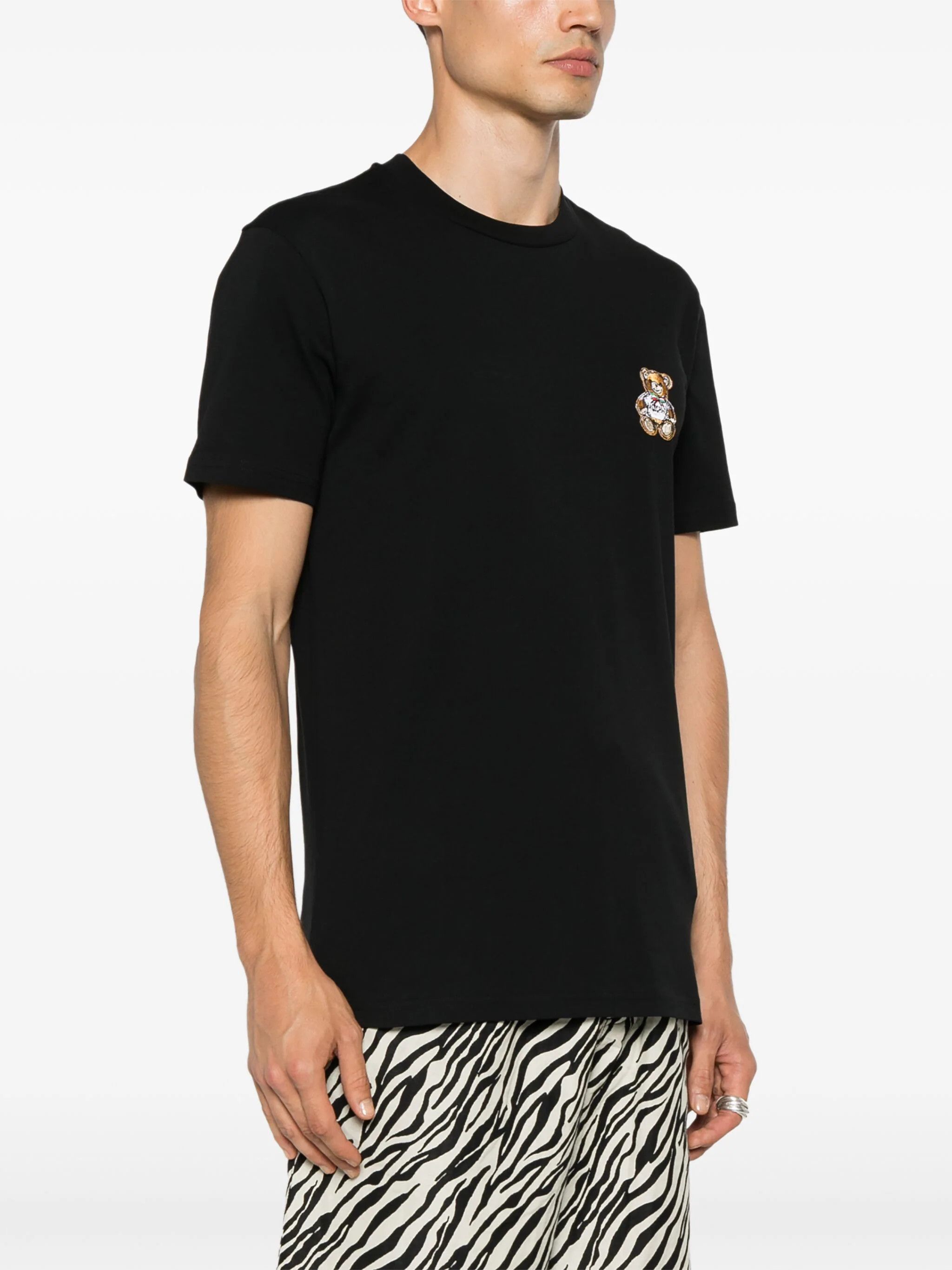 Moschino o1s22i1n0924 Teddy Bear Patch Short Sleeve T-Shirt in Black Size US M / EU 48-50 / 2 - 3 Thumbnail