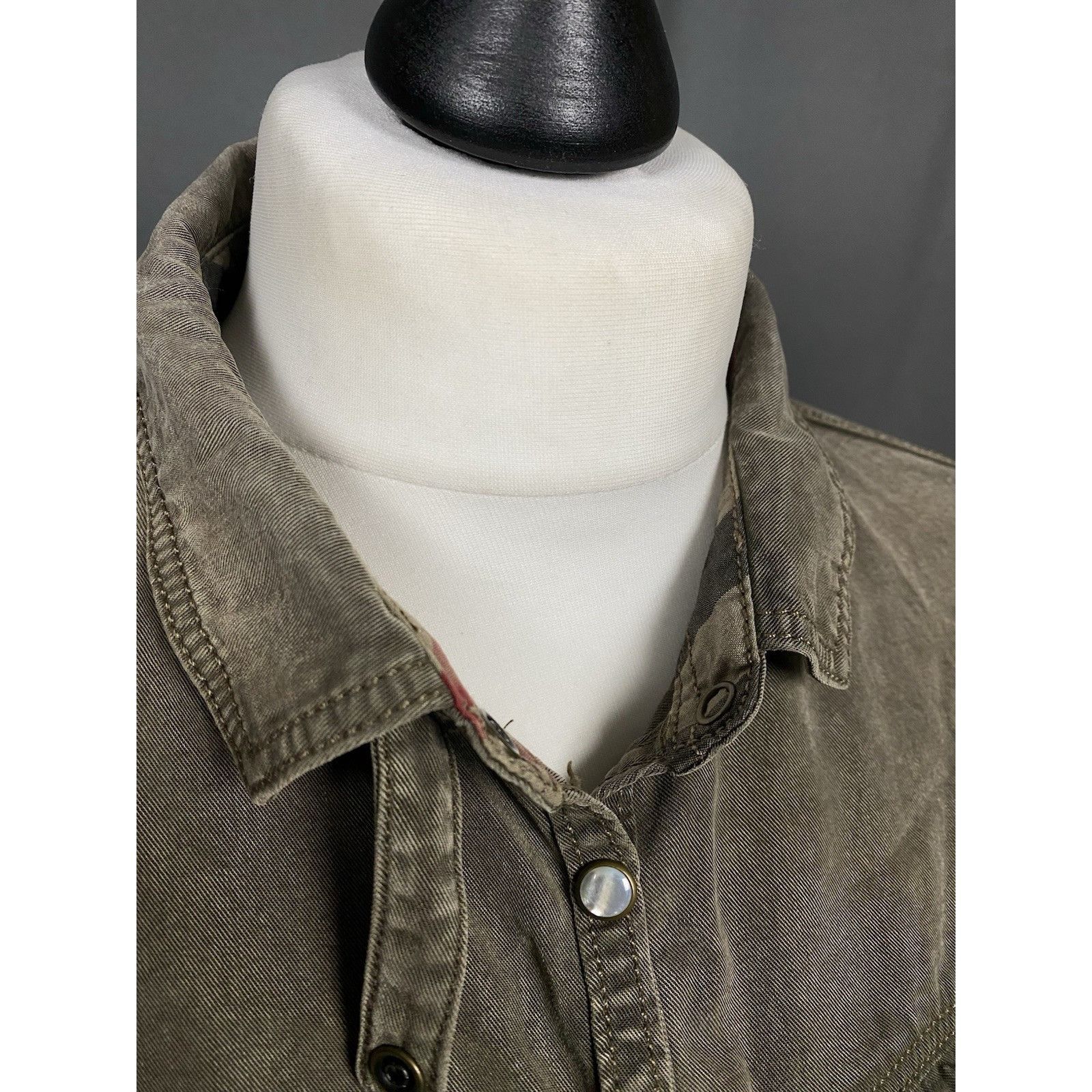 Burberry Burberry Distressed Women's Khaki Green Gray Longsleeve Snap Size L / US 10 / IT 46 - 10 Thumbnail