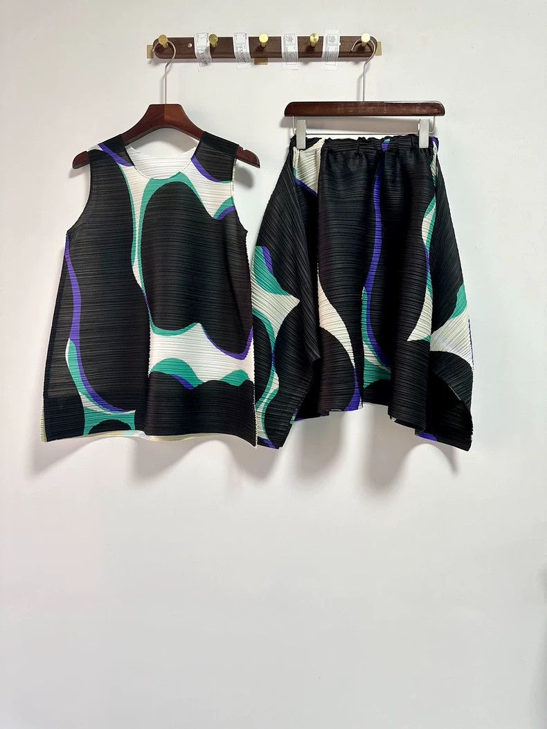 Issey Miyake Issey Miyake Pod vest Size L / US 10 / IT 46 - 1 Thumbnail
