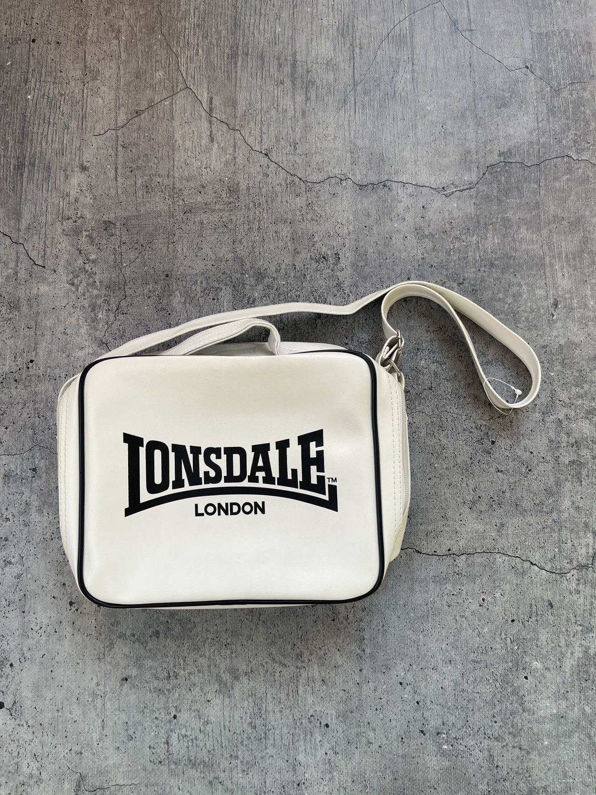 Japanese Brand × Lonsdale × Vintage Y2K Lonsdale London Crossbody Bag Size ONE SIZE - 2 Thumbnail