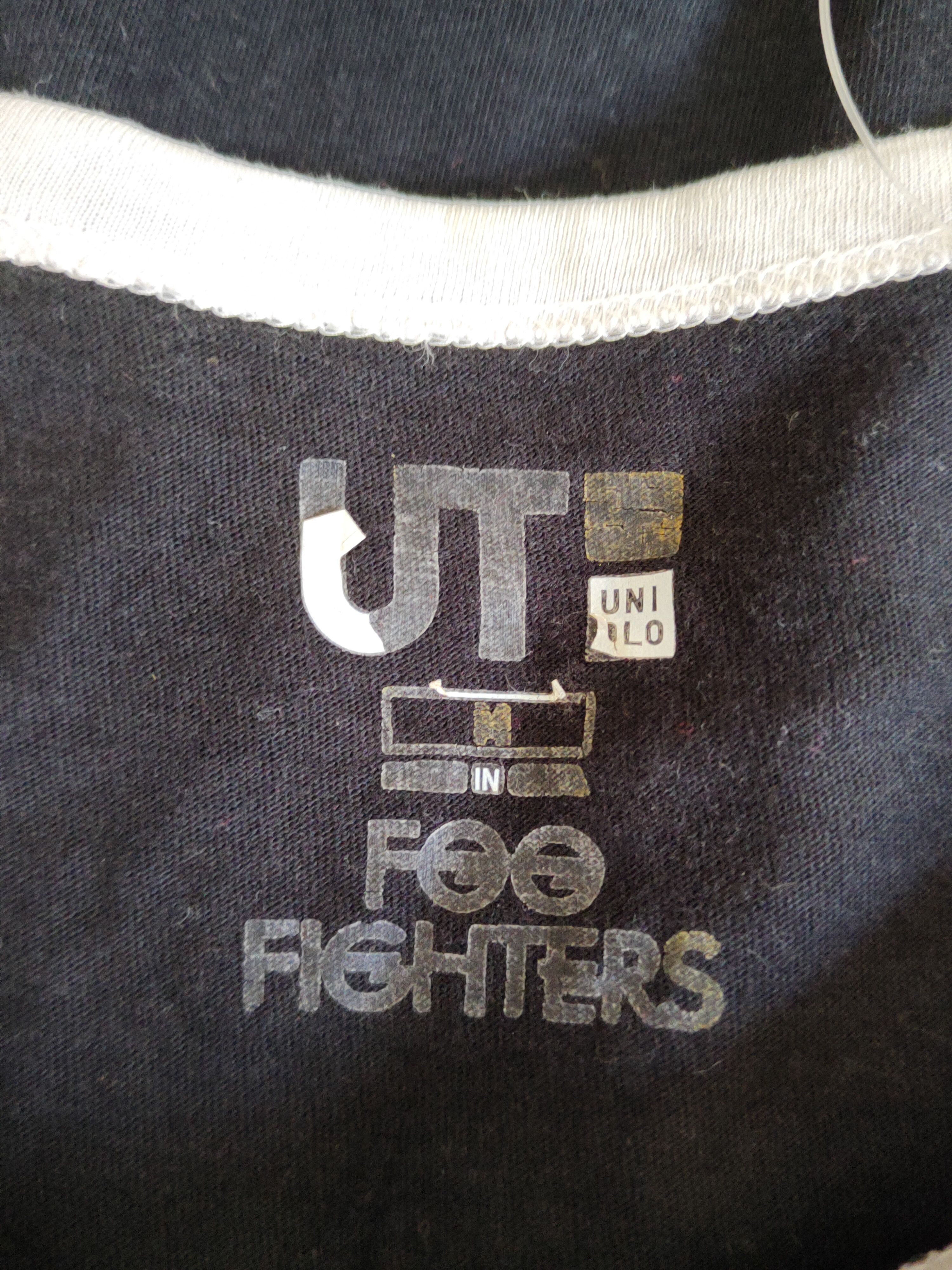 Band Tees Uniqlo X Foo Fighter Sleeve T-shirts #S2302 Size US M / EU 48-50 / 2 - 14 Thumbnail