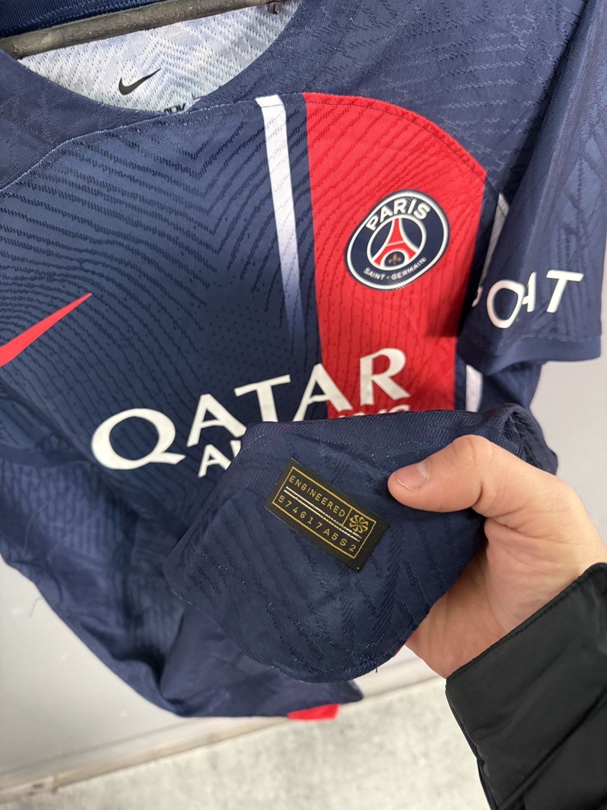 Jordan Brand Nike PSG Jersey 2023/24 Medium Player Authentic Size US L / EU 52-54 / 3 - 6 Thumbnail