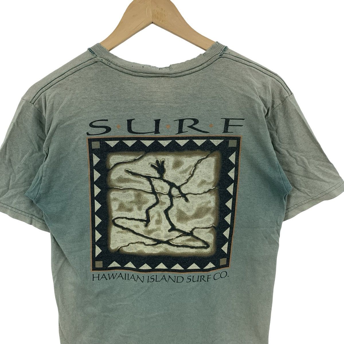 Vintage Vintage HAWAIIAN ISLAND Surf Co. Tribal Style Surfer Graphic Size US S / EU 44-46 / 1 - 7 Thumbnail