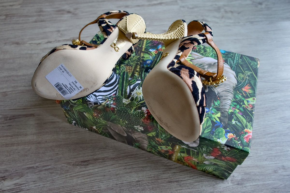 Dolce & Gabbana Dolce & Gabbana pump in perfect condition. Orig. price $870 Size US 7.5 / IT 37.5 - 3 Thumbnail